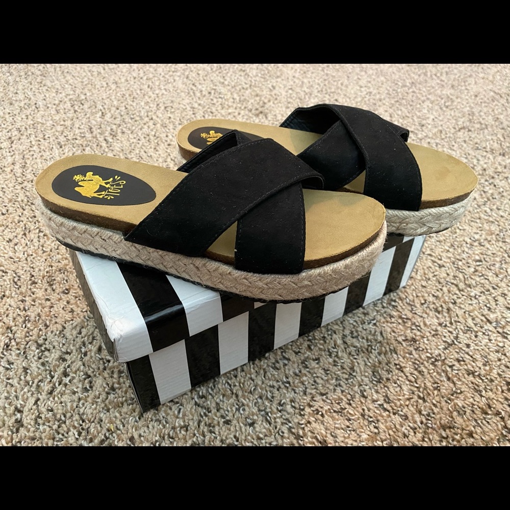 Camel Threads black slide wedges